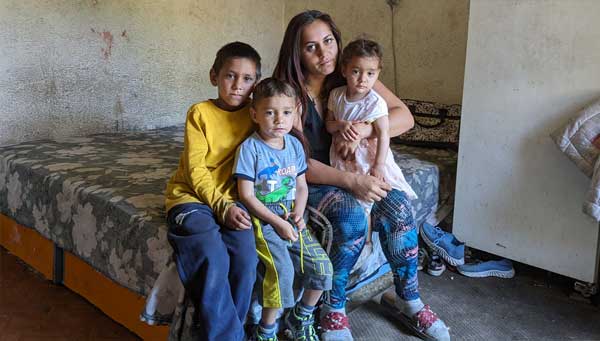 Stuur een bericht naar een gezin als dat van Dimitar en Stefka uit Bulgarije.